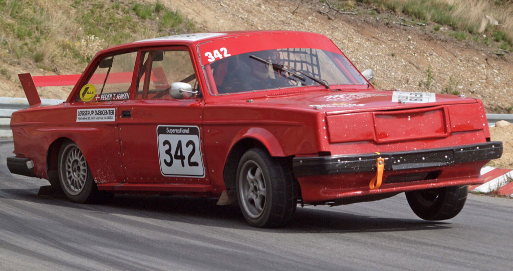 Peder T. Jensen gik til makronerne i St. Bededagsløbet med sin Volvo 240
(Foto: Åge Kirketerp Jensen)